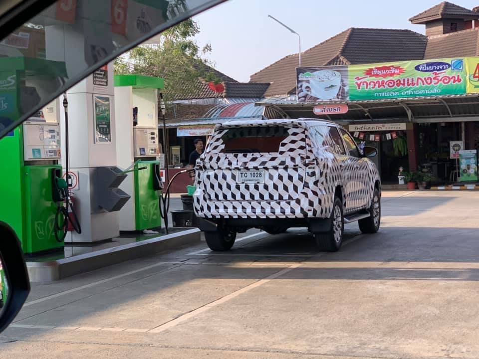 2021-toyota-fortuner-suv-facelift-back-spied-india-pictures-photos-images-snaps-gallery-video