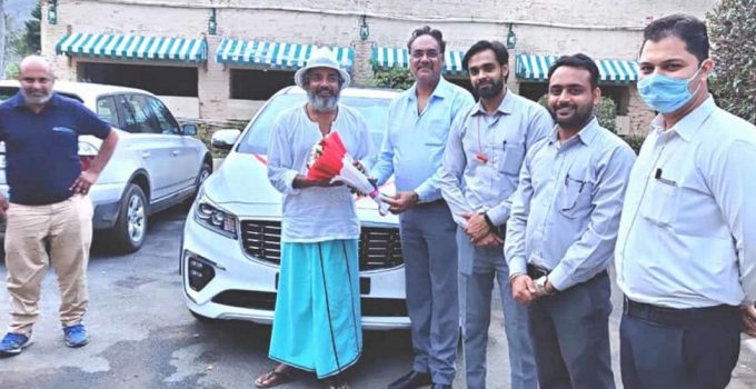 ajay-jadeja-kia-carnival-udaipur-rajasthan-pictures-images-photos-snaps